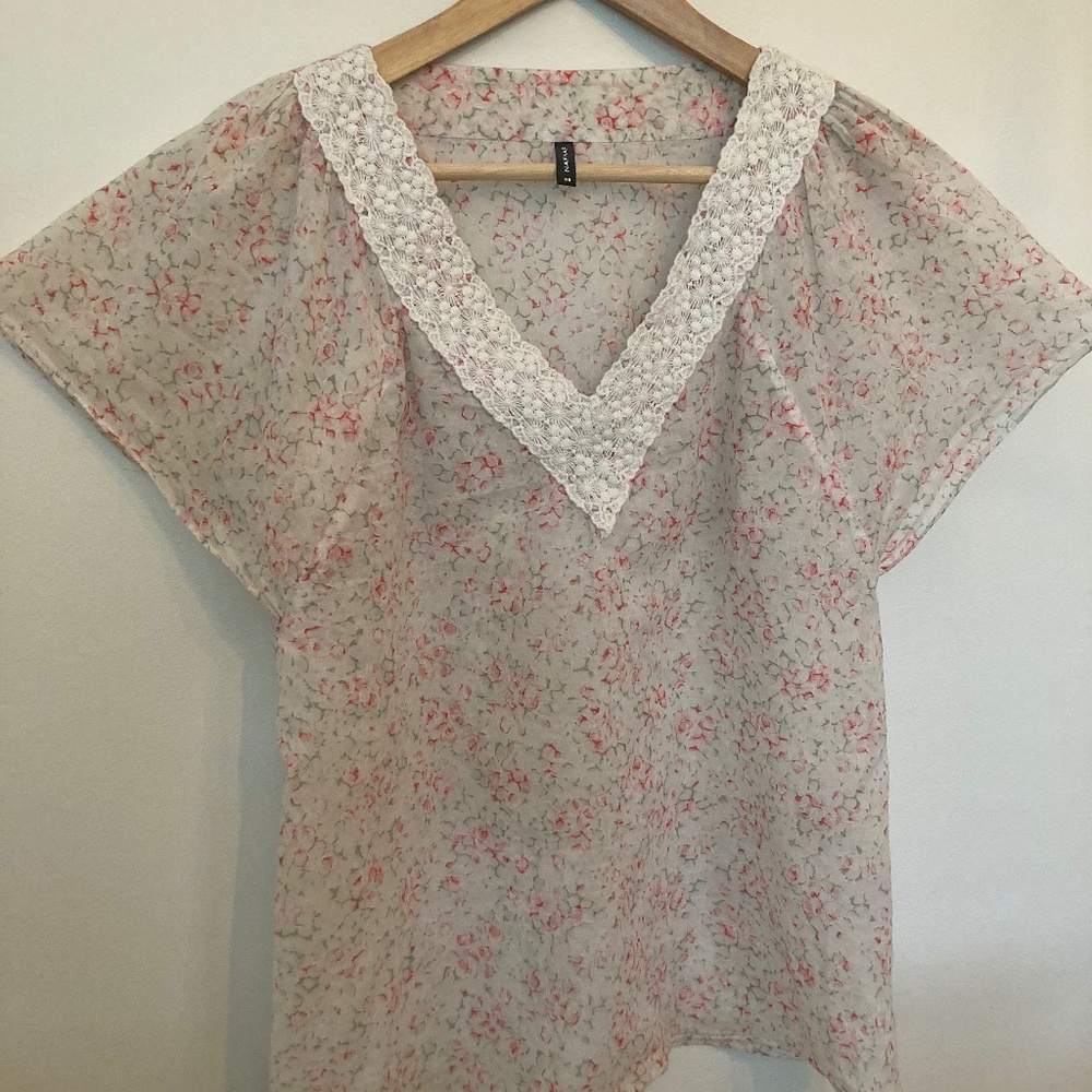Cotton blouse with lace trim